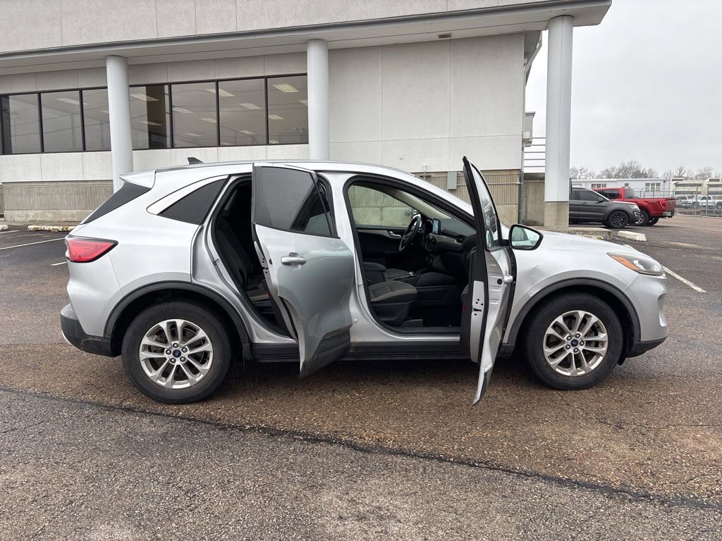 Certified 2020 Ford Escape SE image 8