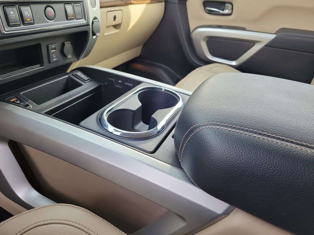 Used 2017 Nissan Titan SL image 29