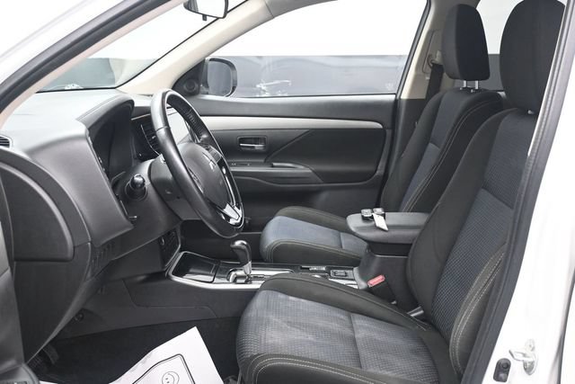 Used 2018 Mitsubishi Outlander SE AWD/4WD image 6