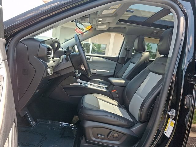 Certified 2022 Ford Explorer XLT w/ Equipment Group 202A AWD/4WD image 13
