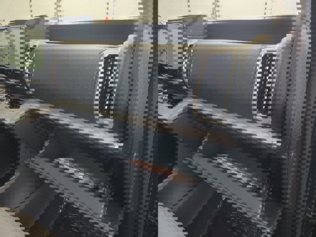 Certified 2025 Ford Expedition Active image 36