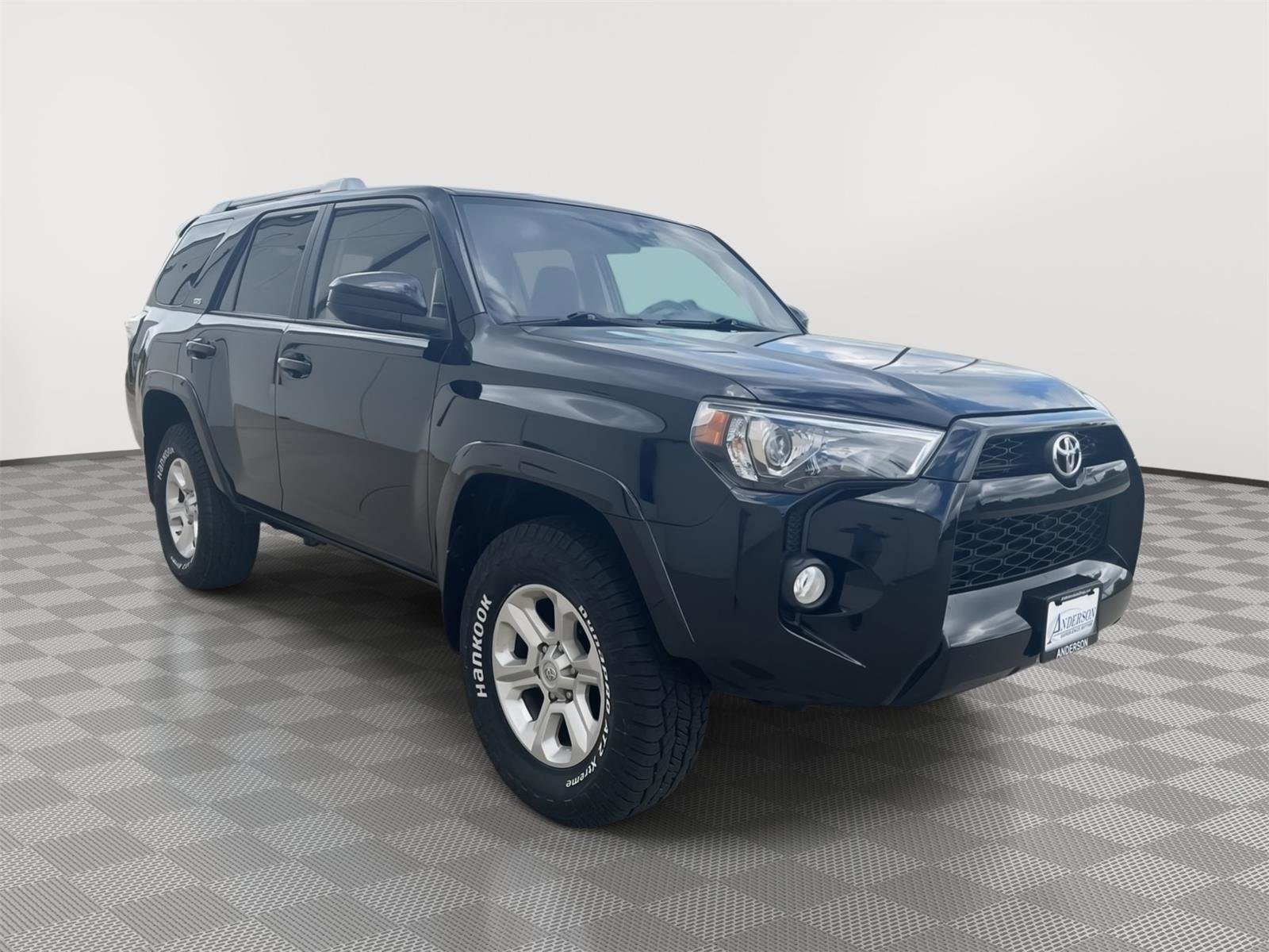Used 2018 Toyota 4Runner SR5 AWD/4WD image 3