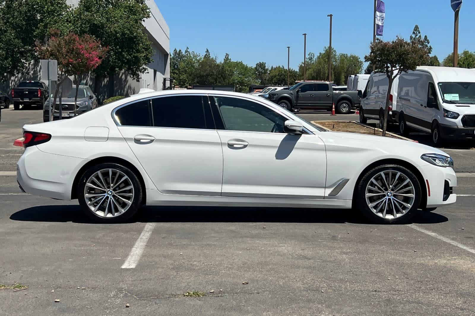 Used 2023 BMW 530i xDrive AWD/4WD image 9