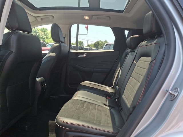 Certified 2022 Ford Escape SEL w/ SEL Stealth AWD Package image 11