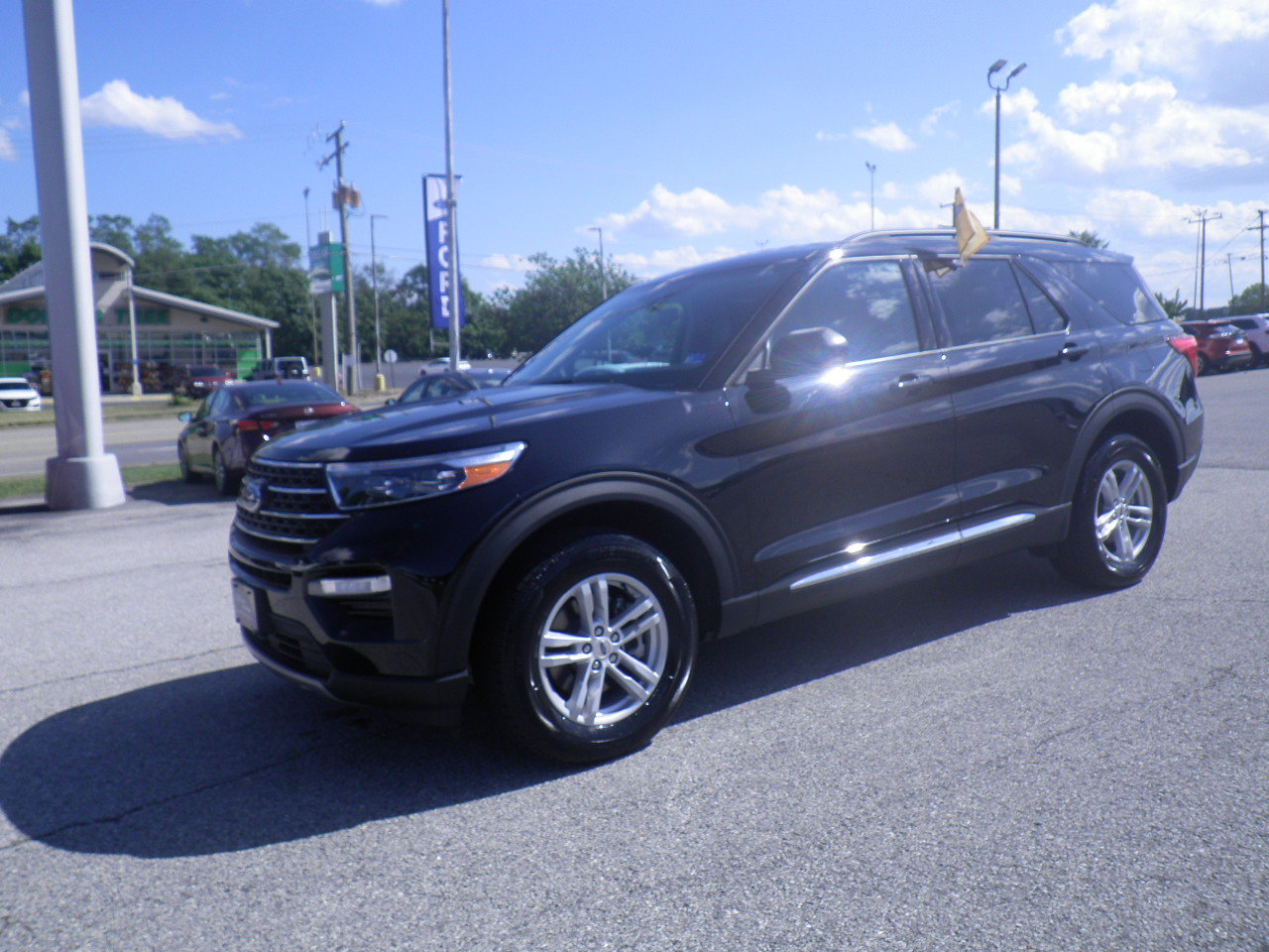 Certified 2024 Ford Explorer XLT w/ Equipment Group 202A AWD/4WD image 2