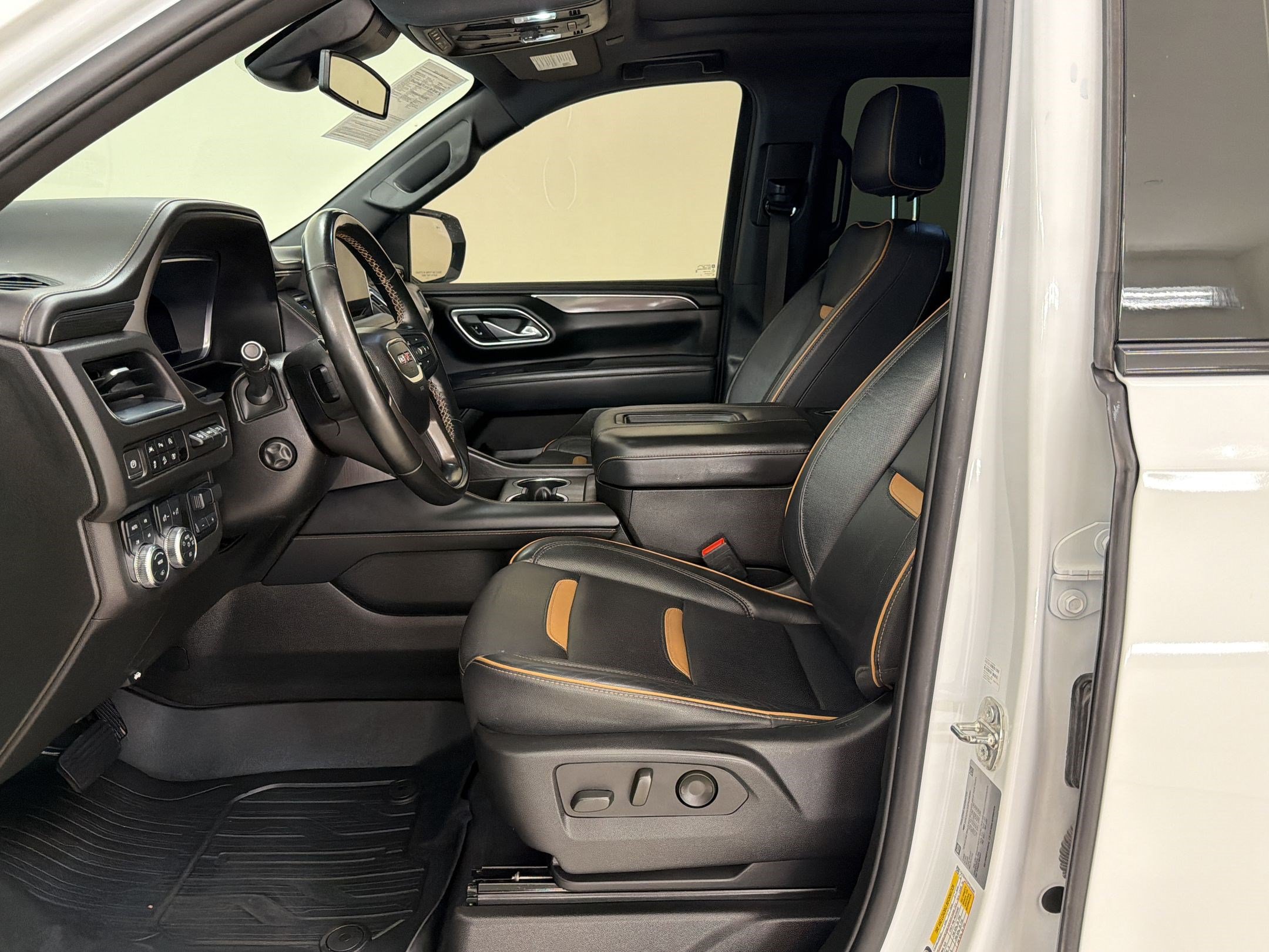Used 2023 GMC Yukon XL AT4 AWD/4WD image 5