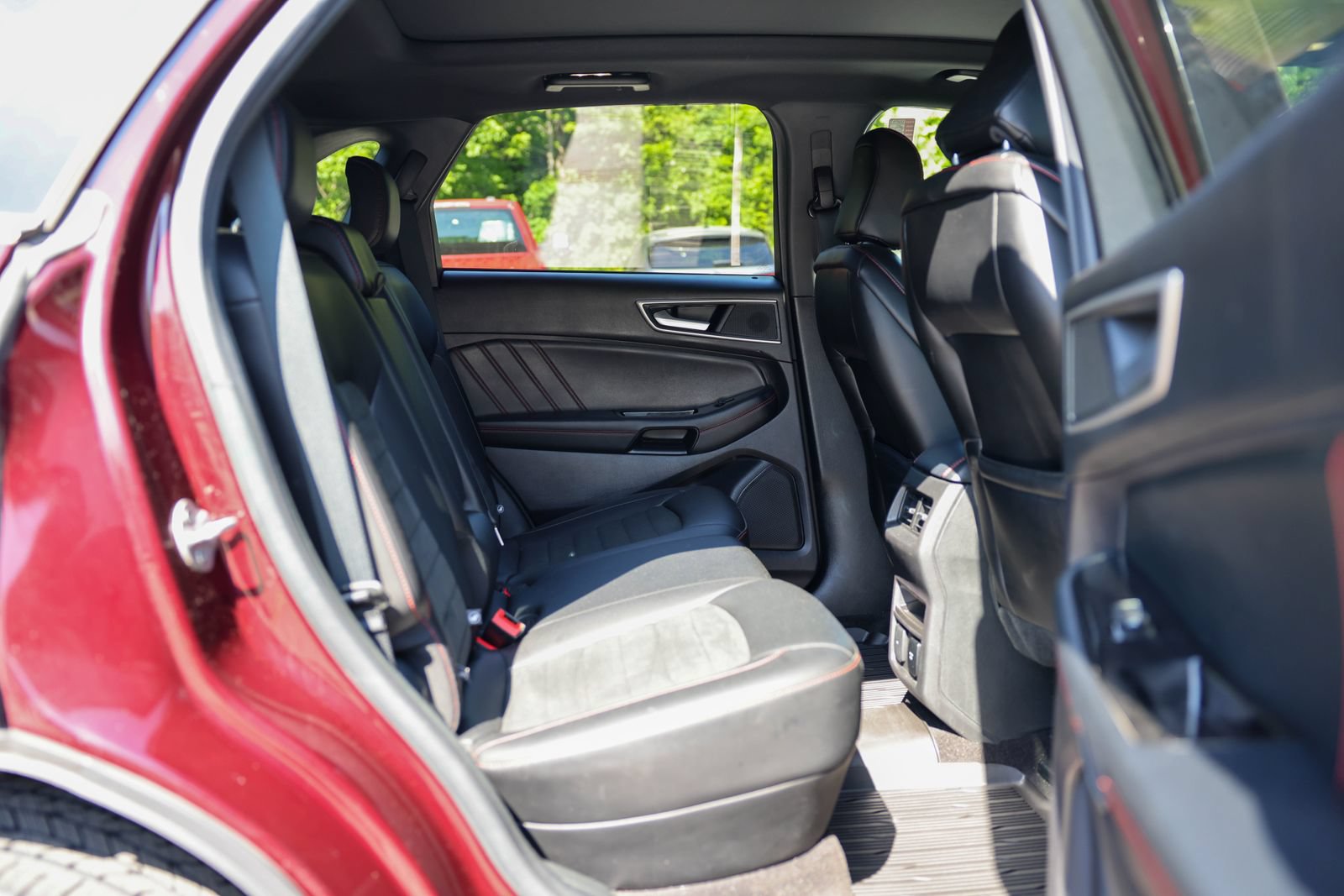 Certified 2020 Ford Edge ST-Line w/ Cold Weather Package AWD/4WD image 12