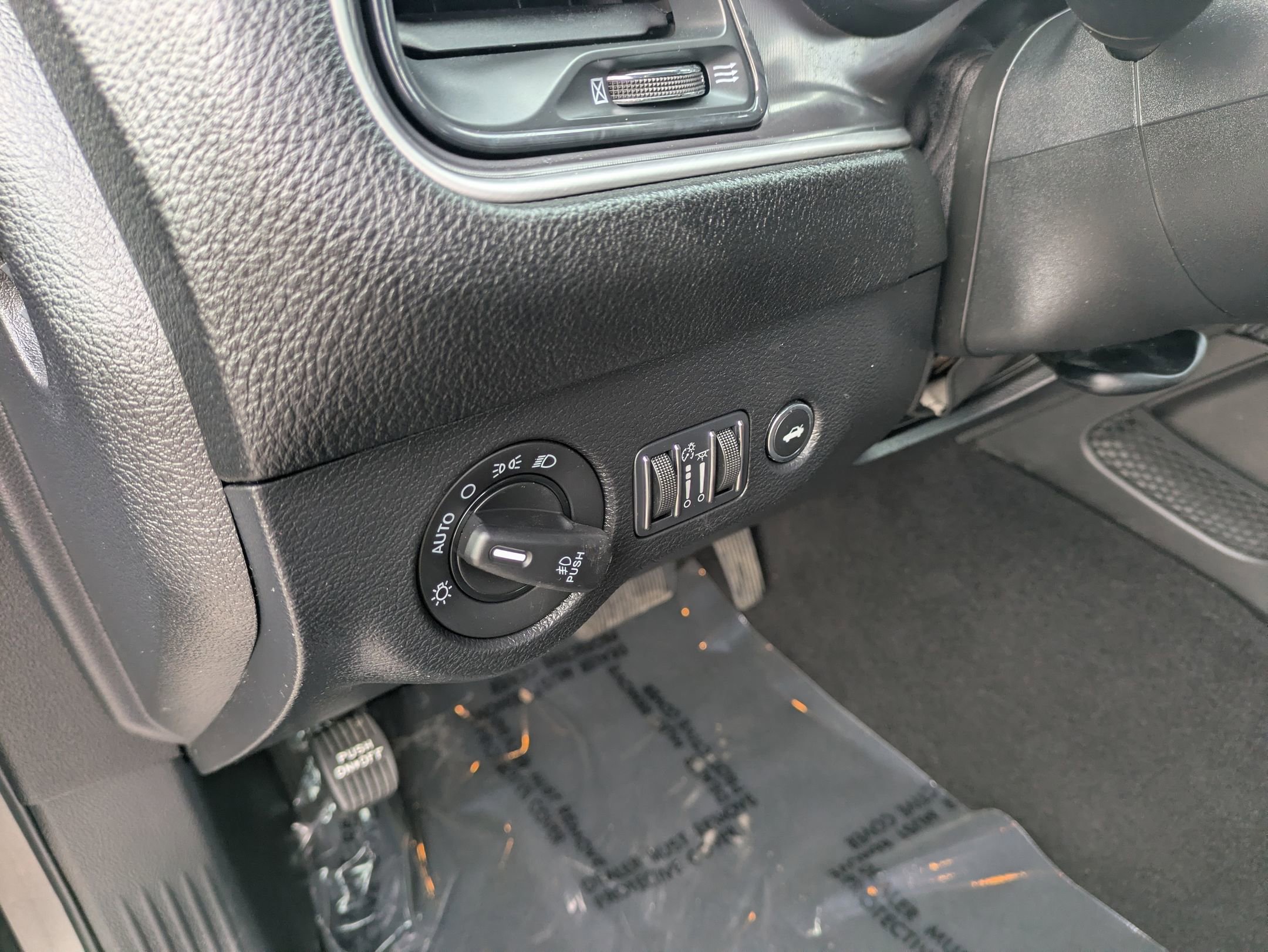 Used 2022 Dodge Challenger SXT w/ Driver Convenience Group image 16