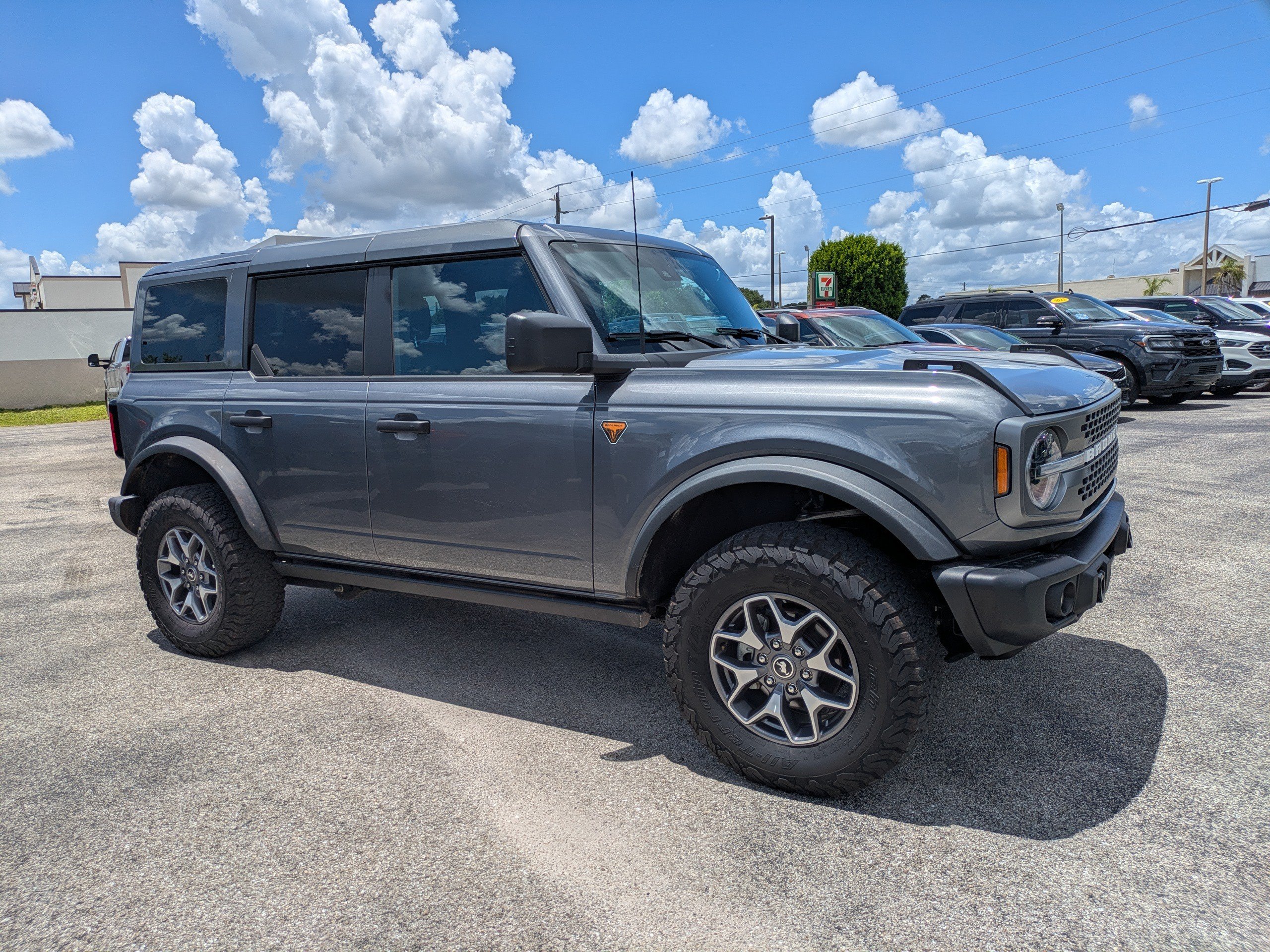 Certified 2025 Ford Bronco Badlands AWD/4WD image 2