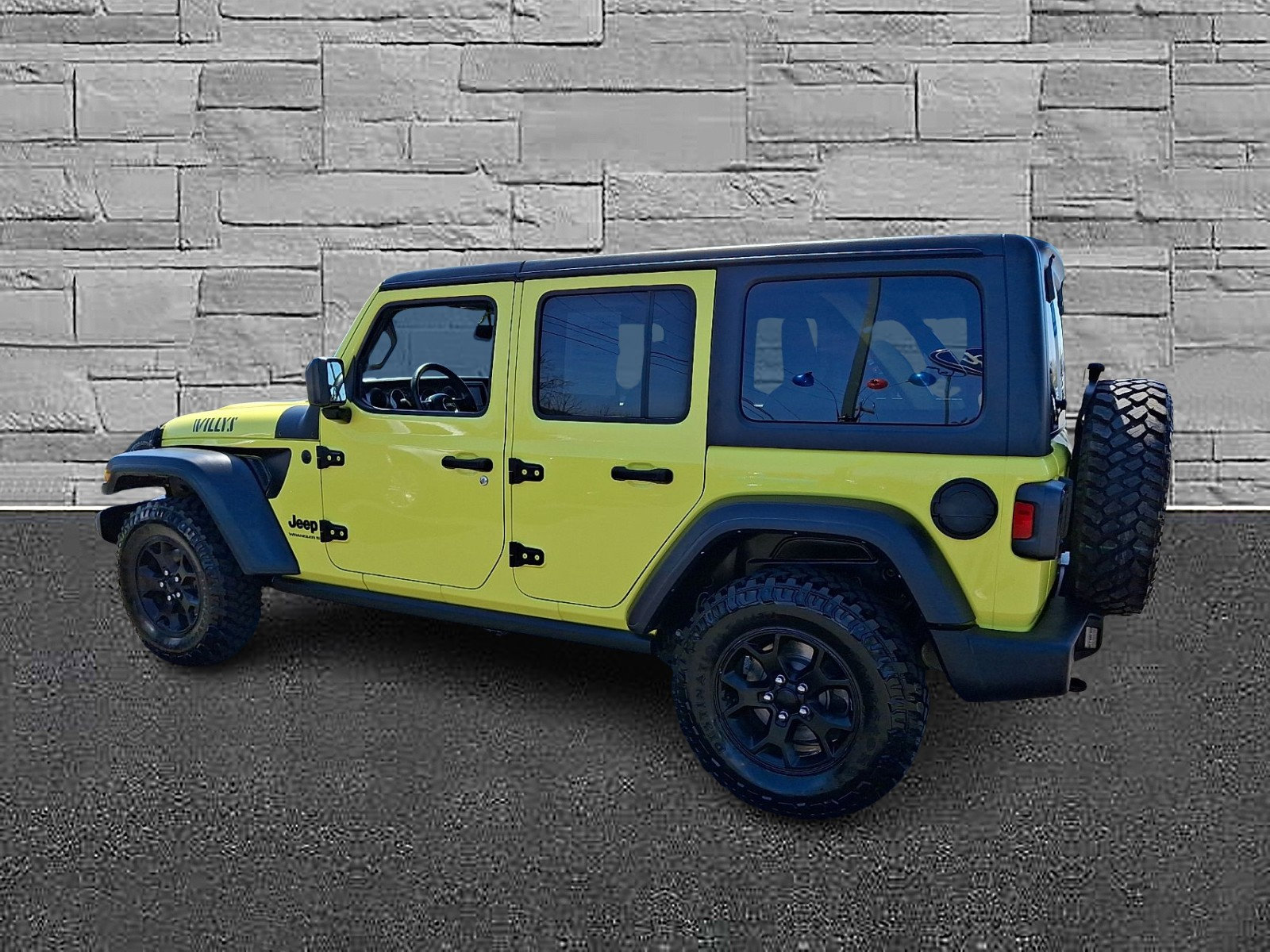 Used 2023 Jeep Wrangler Willys AWD/4WD image 7