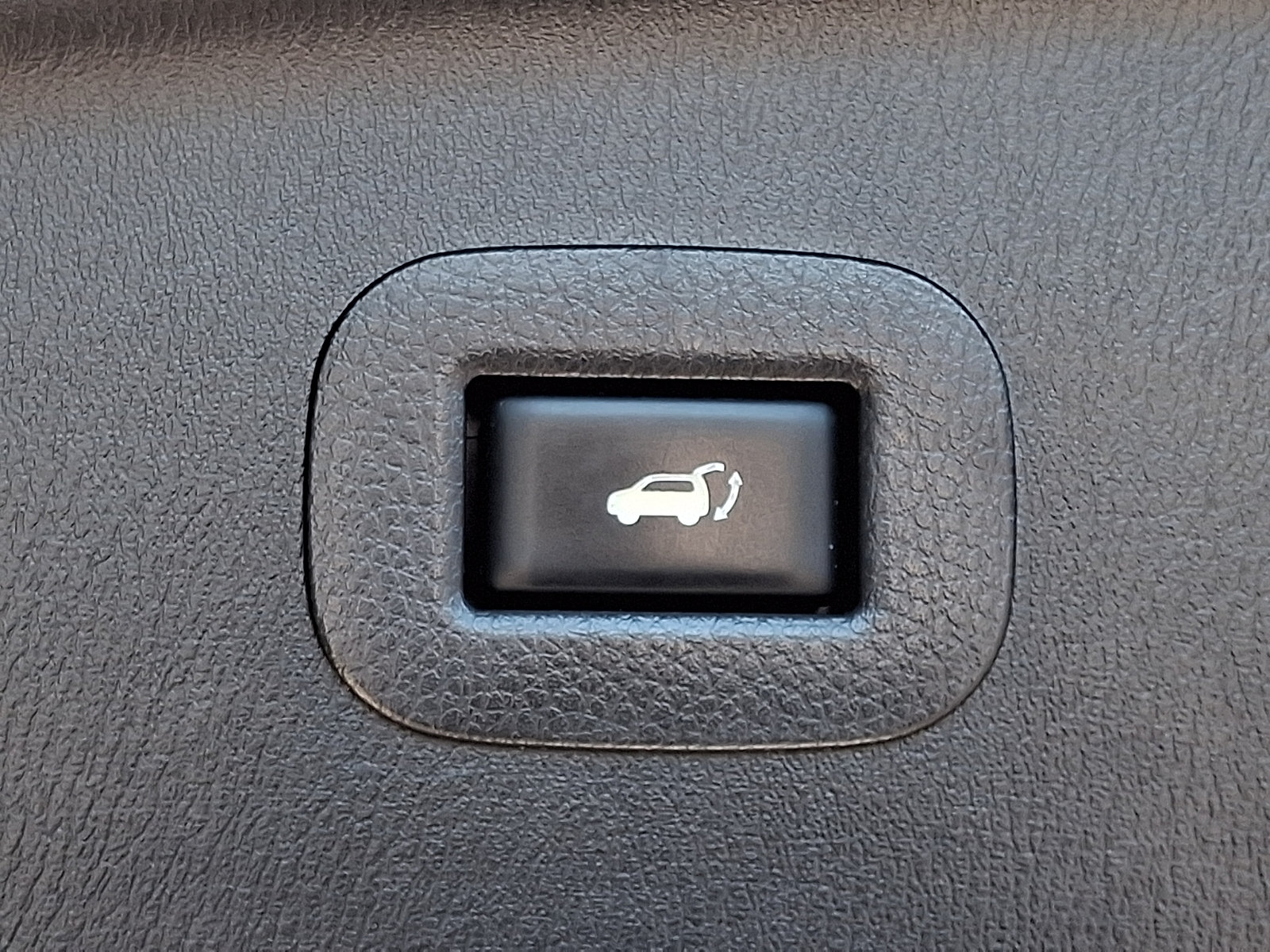 Used 2017 Nissan Armada SV w/ Driver Package RWD image 29