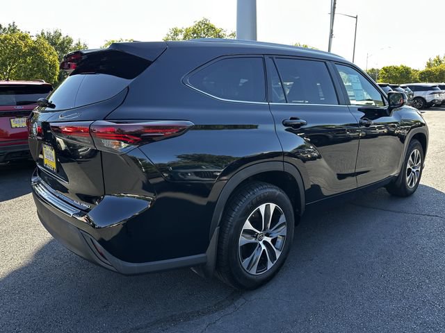 Used 2024 Toyota Highlander XLE AWD/4WD image 5