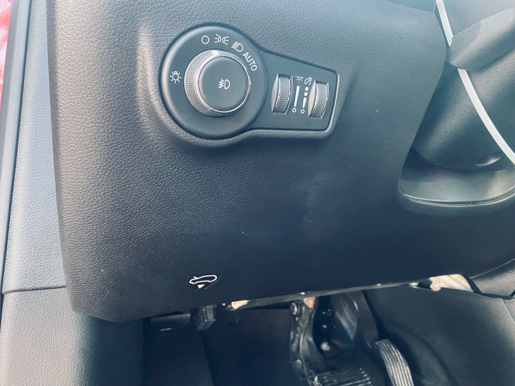 Used 2023 Jeep Compass Latitude AWD/4WD image 17
