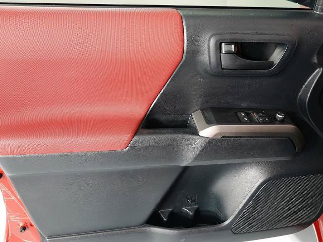 Used 2018 Toyota Tacoma SR5 RWD image 11