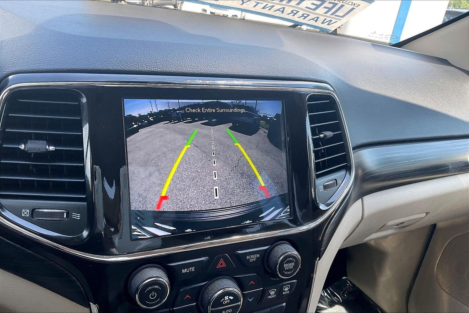 Used 2022 Jeep Grand Cherokee Laredo E AWD/4WD image 19