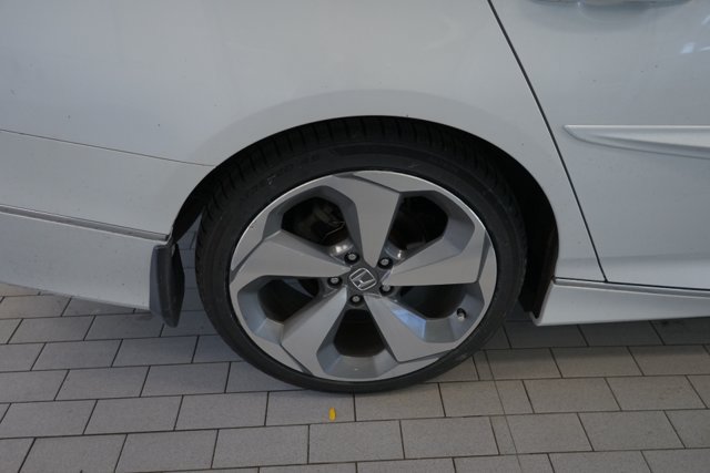 Used 2018 Honda Accord Touring image 18