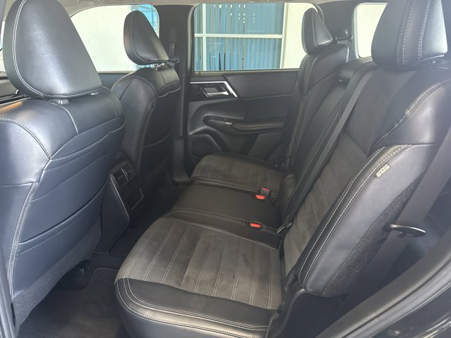 Used 2024 Mitsubishi Outlander FWD image 12