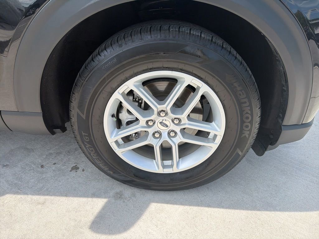 Certified 2025 Ford Explorer Active w/ Active Comfort Package RWD image 12