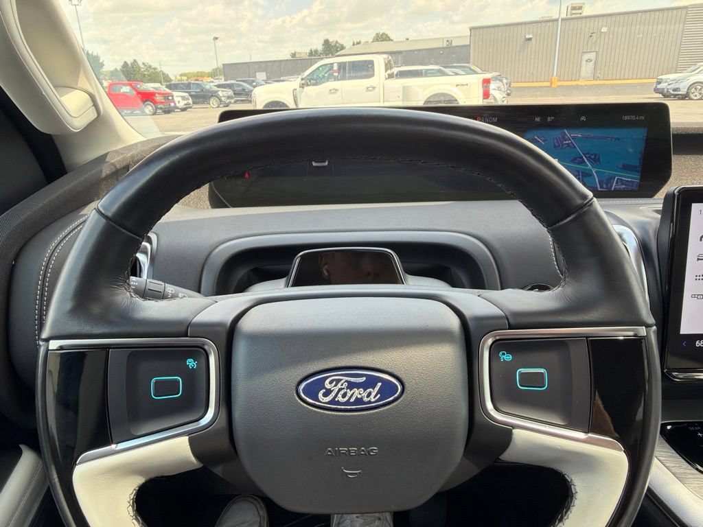 Certified 2025 Ford Expedition Max Platinum w/ Driver's Package AWD/4WD image 19