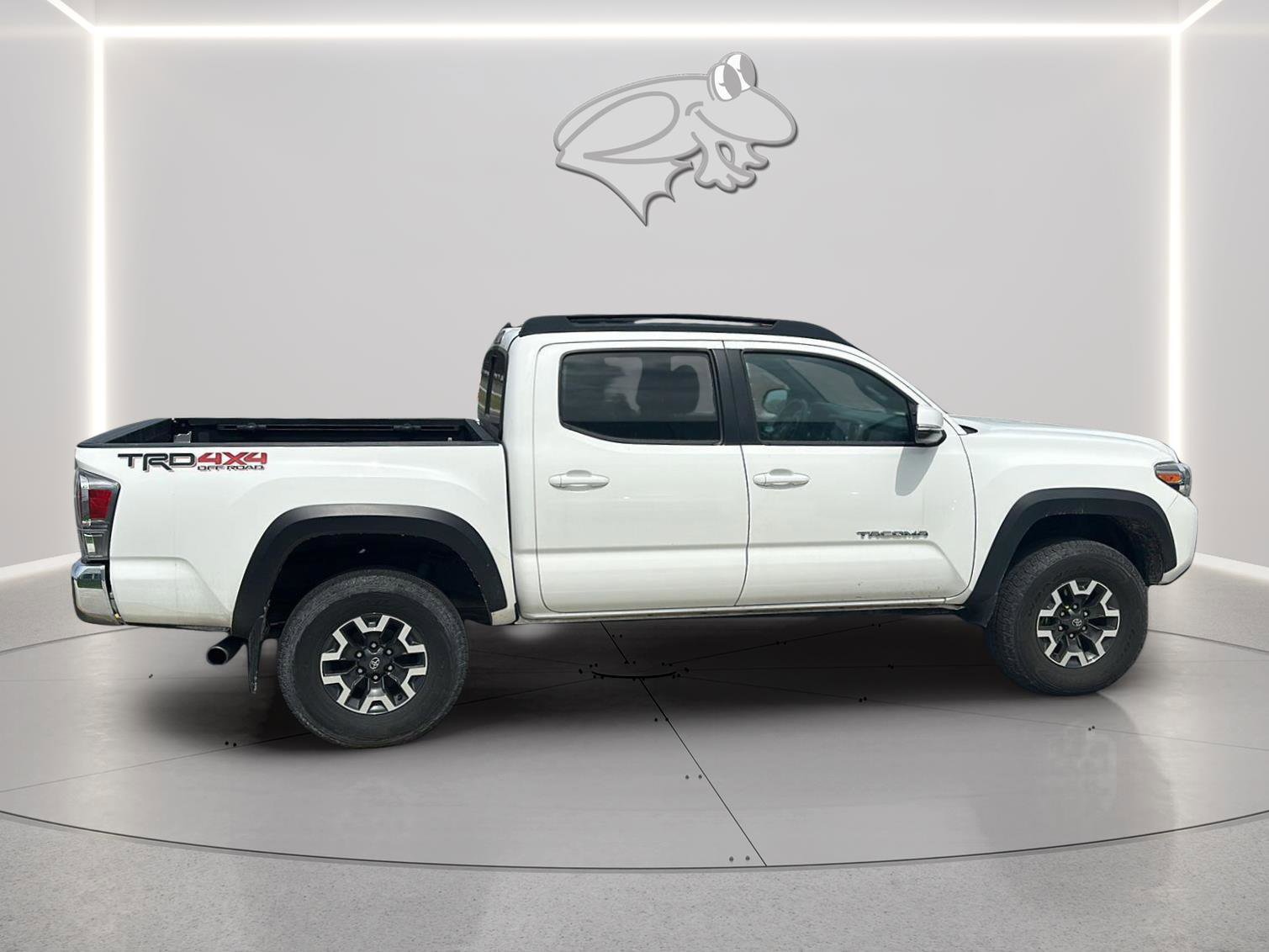 Used 2021 Toyota Tacoma TRD Off-Road AWD/4WD image 11