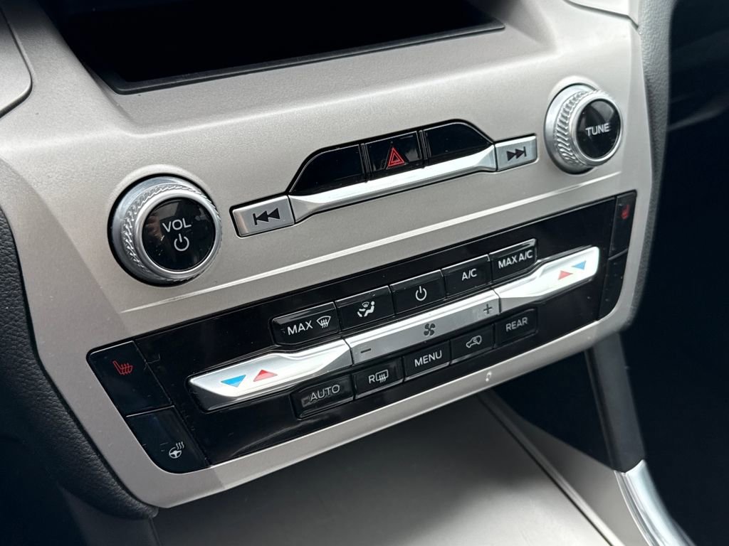 Certified 2023 Ford Explorer XLT image 23