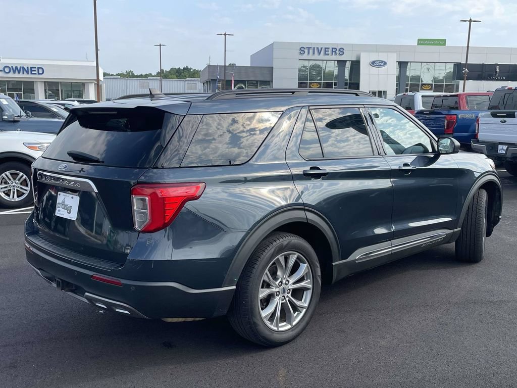 Certified 2022 Ford Explorer XLT w/ Equipment Group 202A RWD image 3