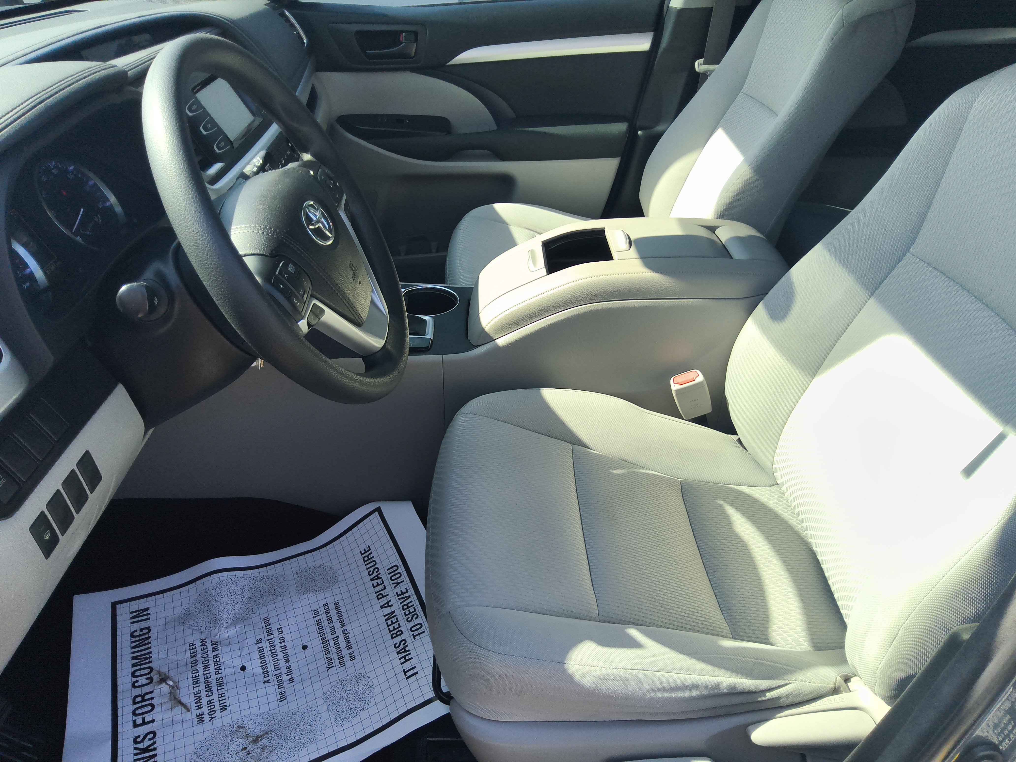 Used 2018 Toyota Highlander LE FWD image 17