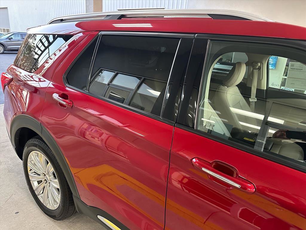 Certified 2022 Ford Explorer Limited w/ Equipment Group 301A image 3