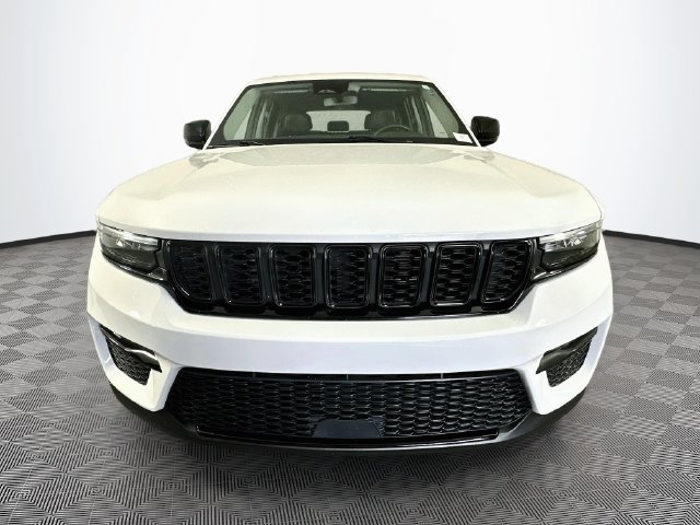 Used 2023 Jeep Grand Cherokee Limited w/ Black Appearance Package AWD/4WD image 5