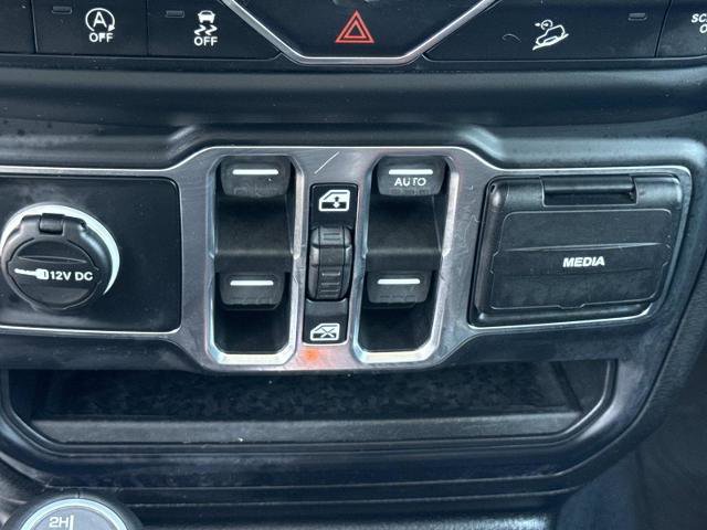 Used 2019 Jeep Wrangler Unlimited Sahara AWD/4WD image 28