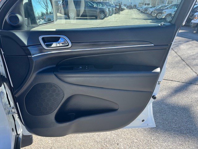 Used 2021 Jeep Grand Cherokee Limited image 35