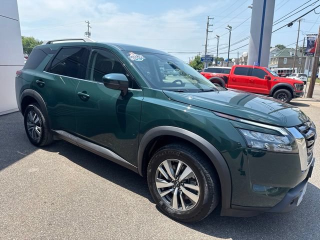 Used 2025 Nissan Pathfinder SL AWD/4WD image 4