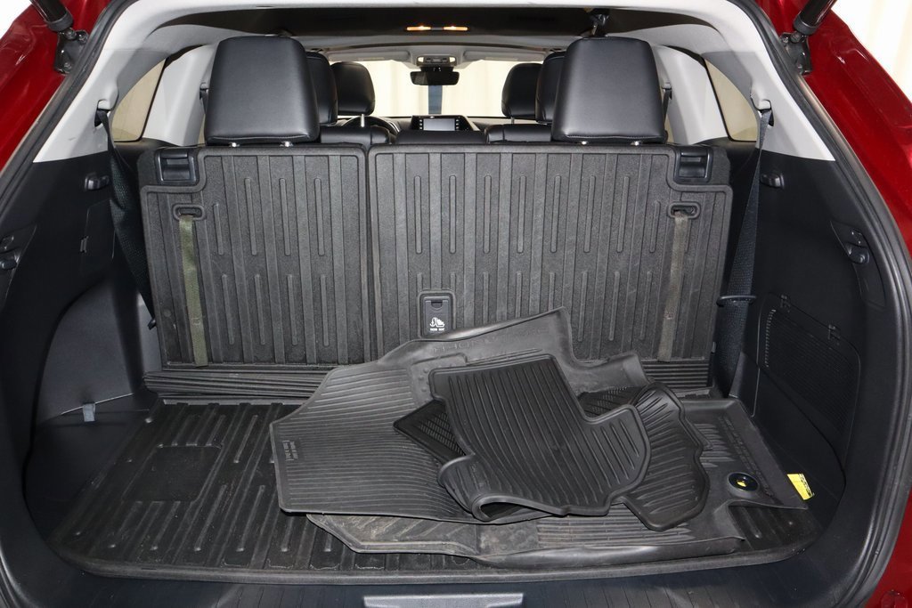 Used 2022 Toyota Highlander XLE image 16