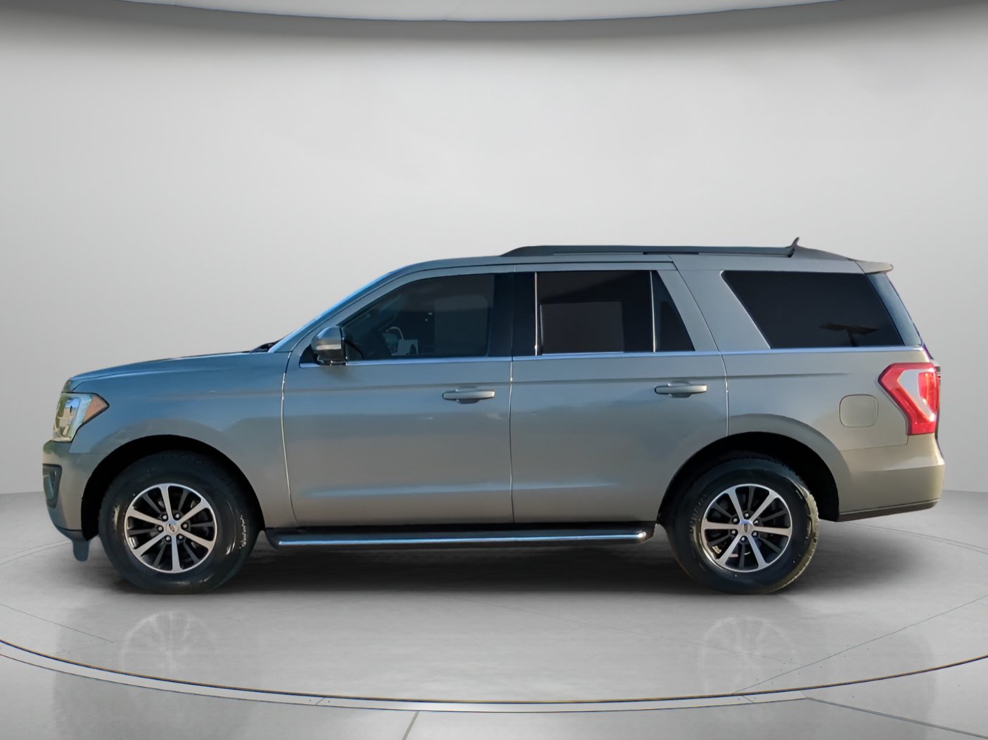 Certified 2019 Ford Expedition XLT w/ Equipment Group 202A RWD image 14