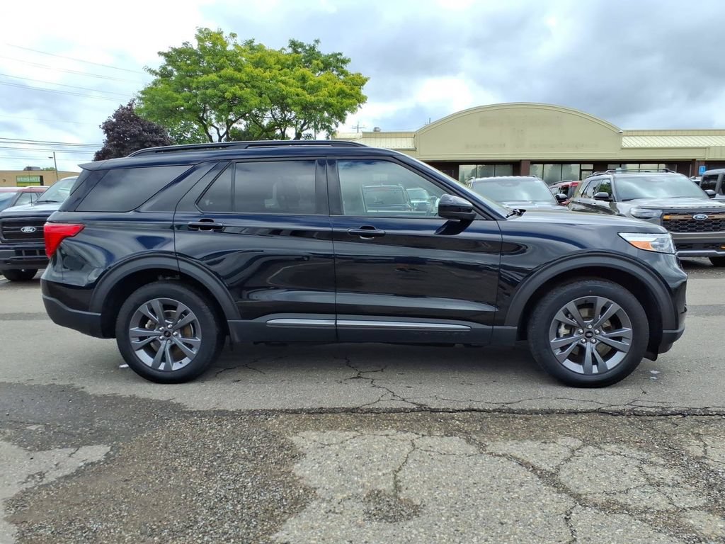 Certified 2023 Ford Explorer XLT w/ Equipment Group 202A AWD/4WD image 6