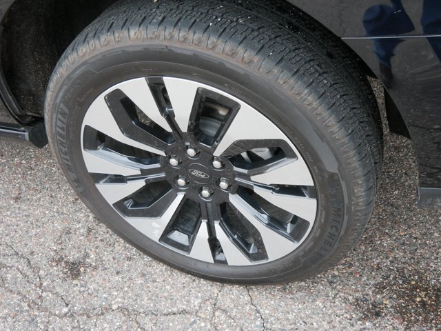Certified 2025 Ford Expedition Max Platinum w/ Driver's Package AWD/4WD image 8