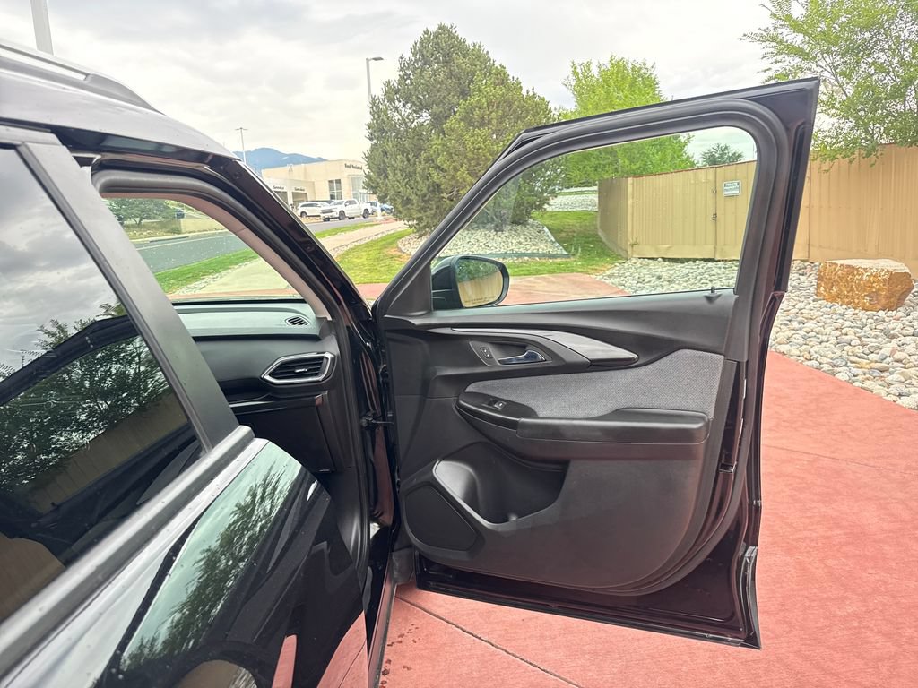 Used 2023 Chevrolet TrailBlazer LT AWD/4WD image 30