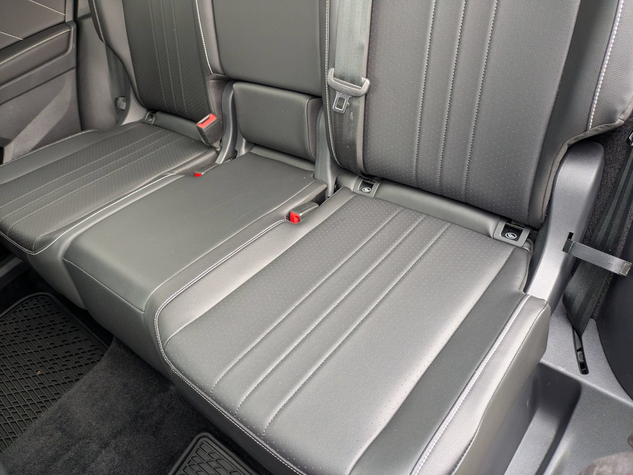 Used 2024 Volkswagen Tiguan SE w/ Panoramic Sunroof Package AWD/4WD image 29