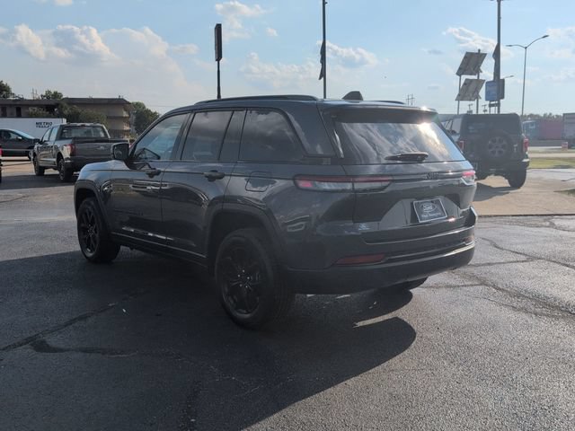 Used 2024 Jeep Grand Cherokee Altitude RWD image 5