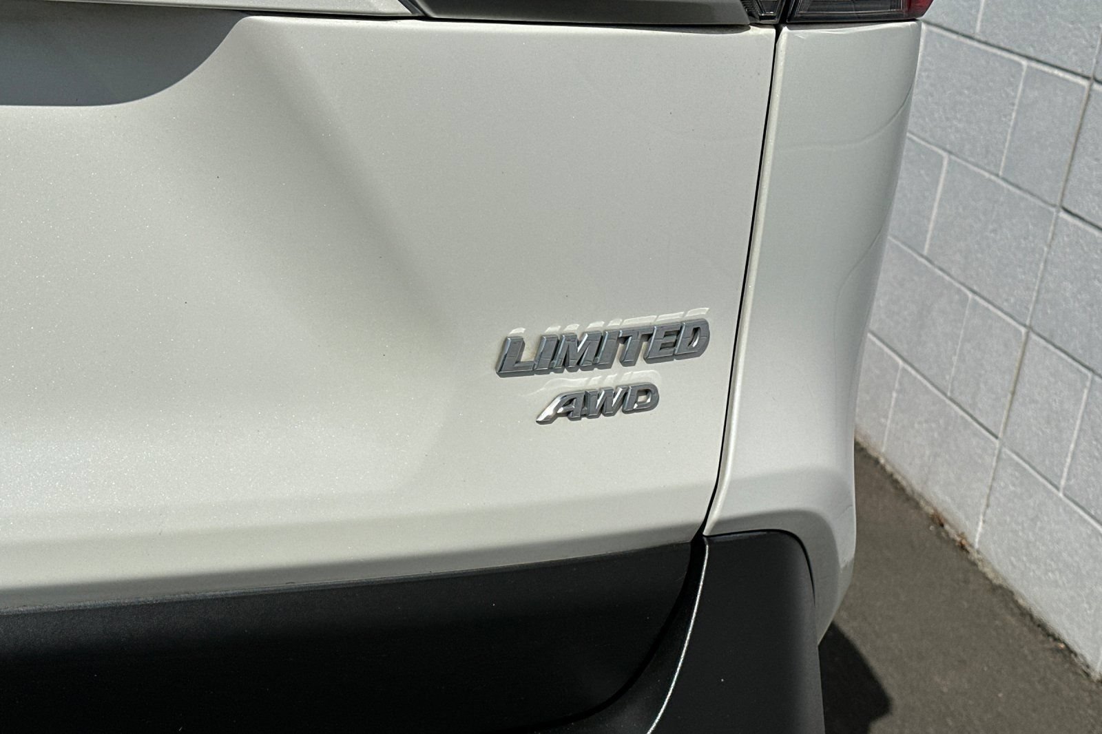 Used 2019 Toyota RAV4 Limited w/ Advanced Technology Package AWD/4WD image 32