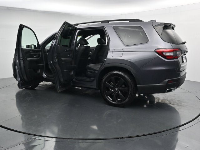 Used 2025 Honda Pilot Black Edition image 46