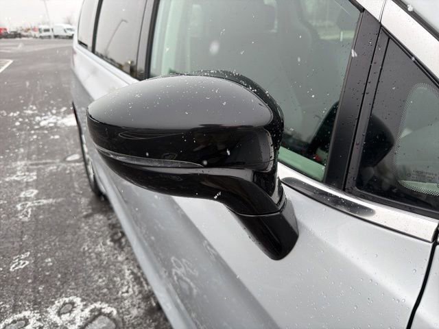 Used 2024 Chrysler Pacifica Touring-L image 8