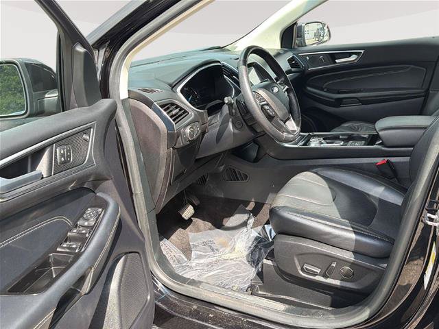 Certified 2019 Ford Edge Titanium w/ Equipment Group 301A AWD/4WD image 9