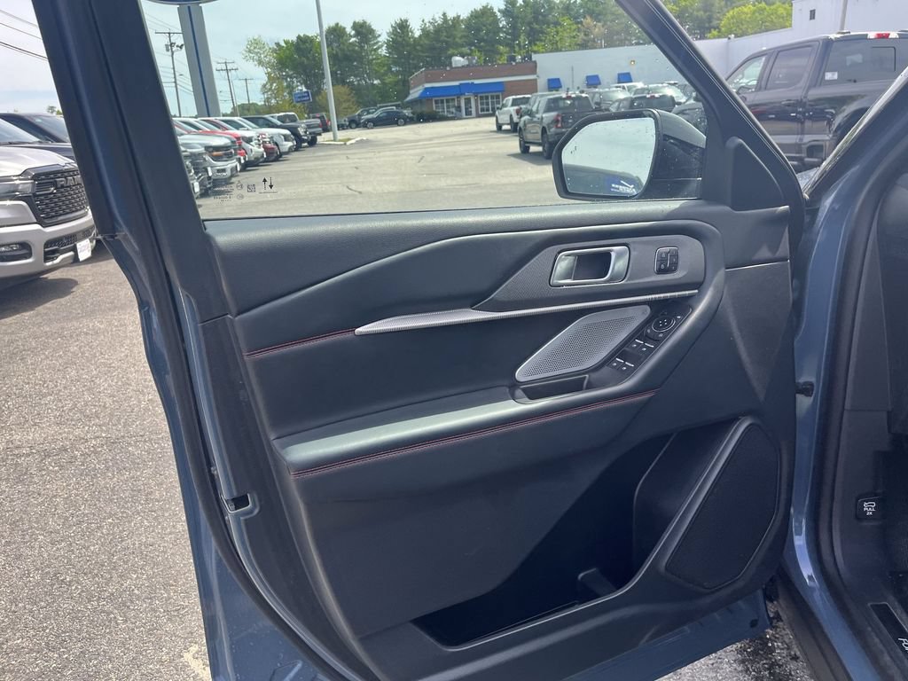 Certified 2025 Ford Explorer ST AWD/4WD image 5