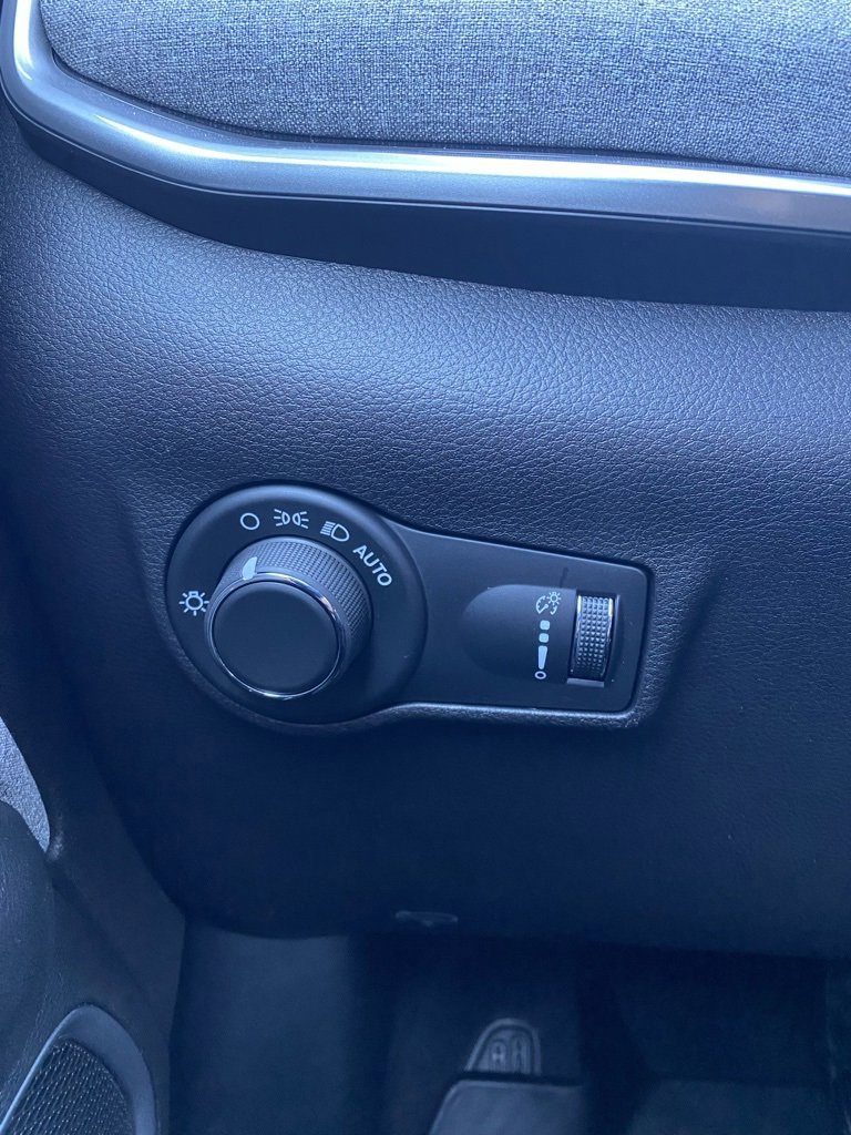 Used 2024 Jeep Compass Sport image 13