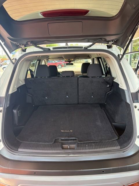 Used 2023 Nissan Rogue S AWD/4WD image 11