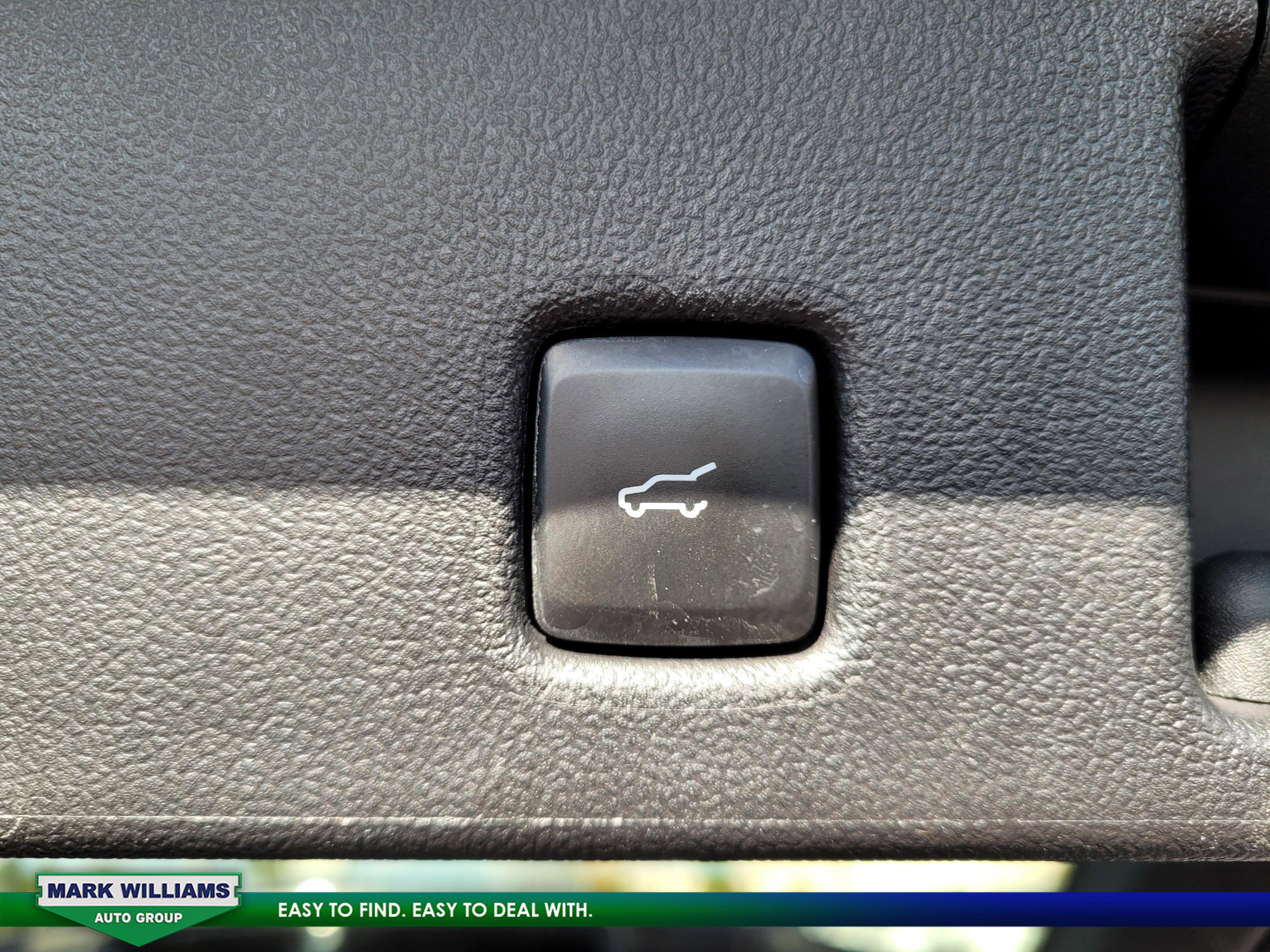 Certified 2022 Ford Escape SE w/ SE Sport Appearance Package image 34