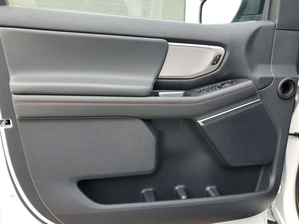 Certified 2025 Ford Expedition Active image 17