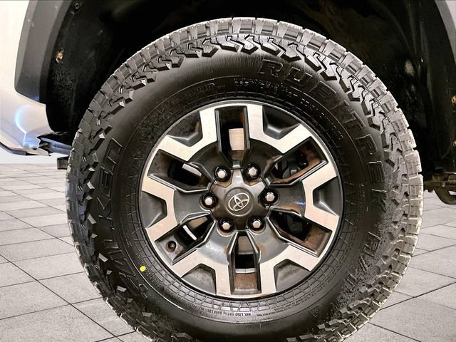 Used 2022 Toyota Tacoma TRD Off-Road w/ Technology Package AWD/4WD image 8