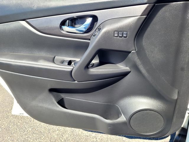 Used 2019 Nissan Rogue SV w/ Premium Package AWD/4WD image 14